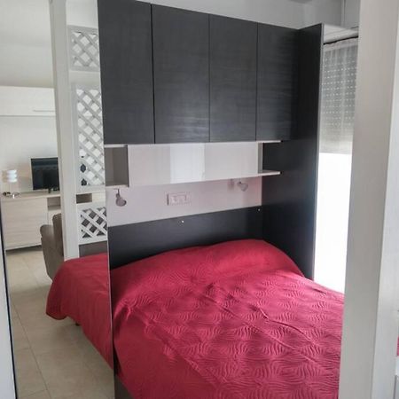 Apartment Victoria, Cozy Studio Flat Near Leonardo Academy Sesto Calende Bagian luar foto