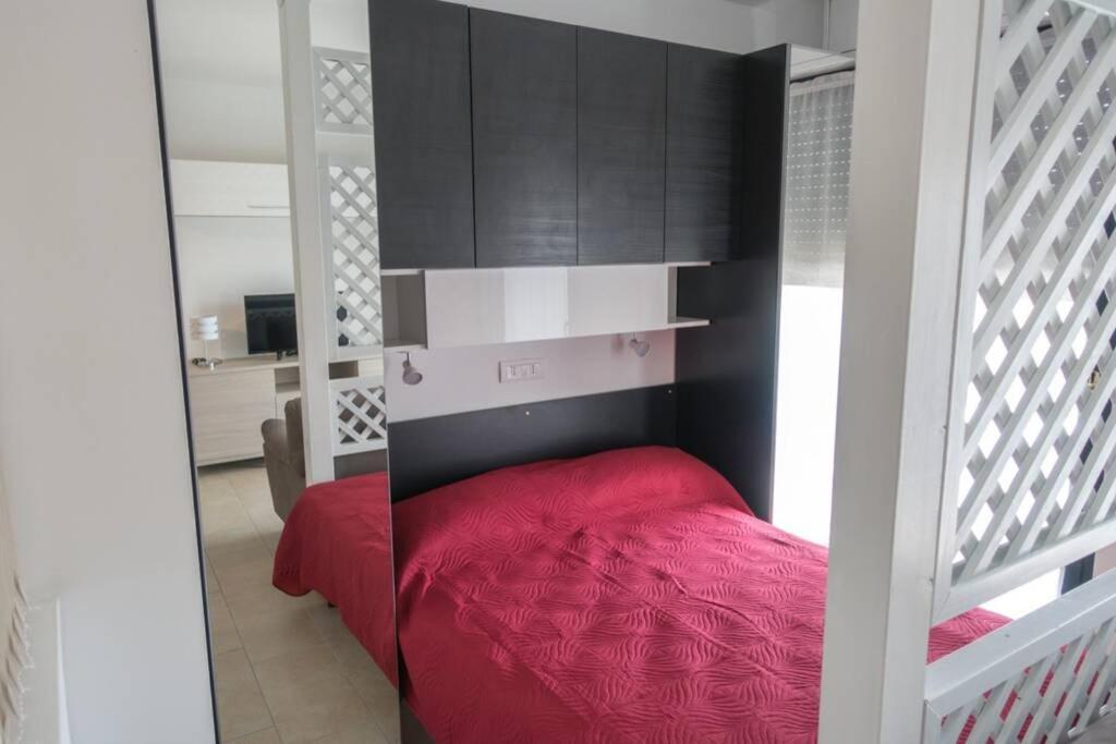 Apartment Victoria, Cozy Studio Flat Near Leonardo Academy Sesto Calende Bagian luar foto