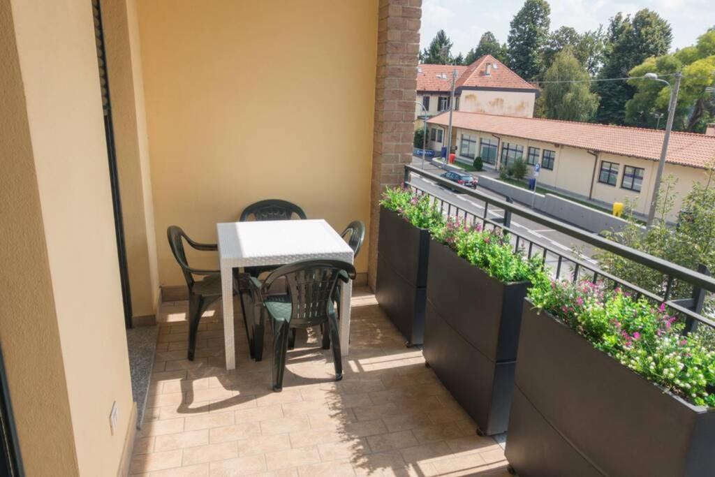 Apartment Victoria, Cozy Studio Flat Near Leonardo Academy Sesto Calende Bagian luar foto