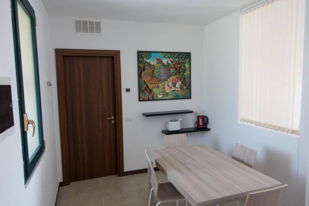 Apartment Victoria, Cozy Studio Flat Near Leonardo Academy Sesto Calende Bagian luar foto